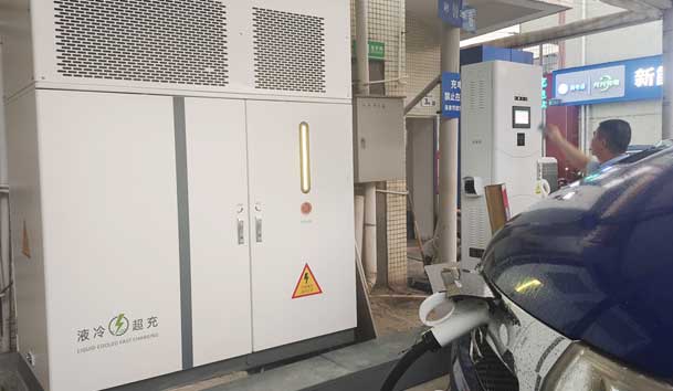 【重卡电动先锋】云顶集团300-400kW重卡充电桩：亮点与应用典范(图2)